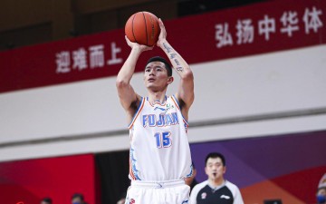 顶薪不好拿！王哲林老队友续约受阻，两年只打10场，地位不如邹阳